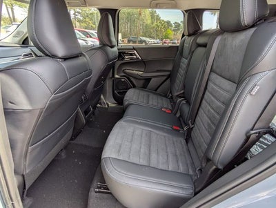 2026 Mitsubishi Outlander Base