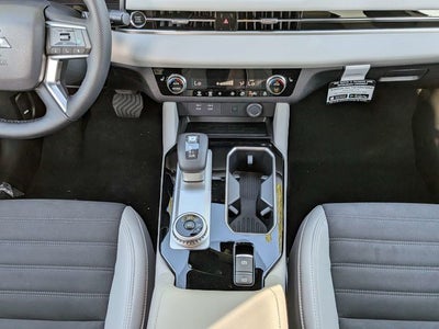 2026 Mitsubishi Outlander SE