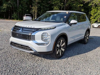 2026 Mitsubishi Outlander SE