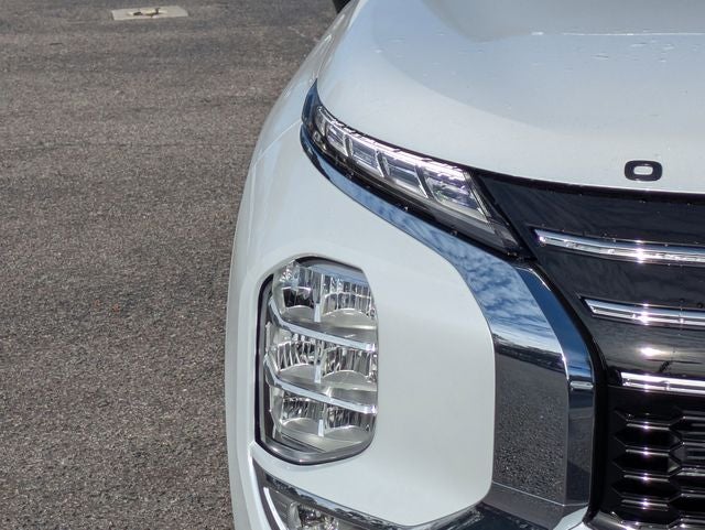 2026 Mitsubishi Outlander Base