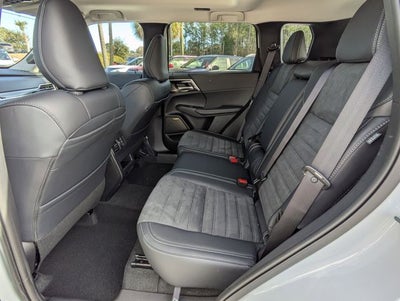 2026 Mitsubishi Outlander Base