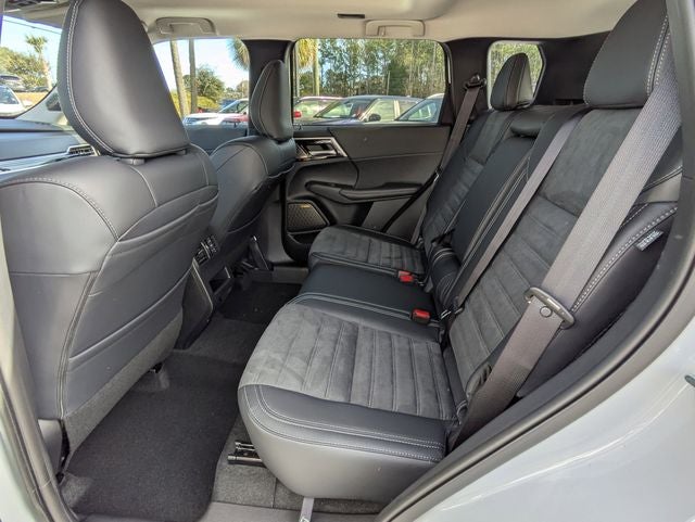 2026 Mitsubishi Outlander Base