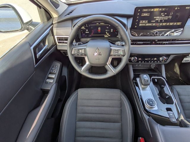 2026 Mitsubishi Outlander Base