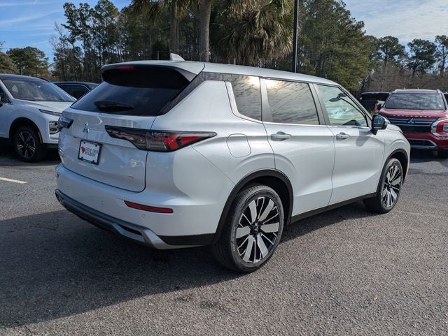 2026 Mitsubishi Outlander Base