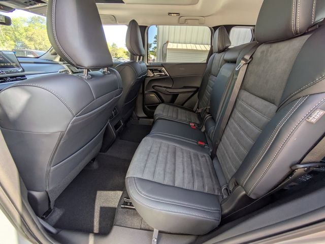 2026 Mitsubishi Outlander Base