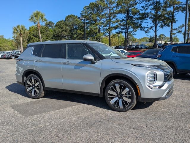 2026 Mitsubishi Outlander Base