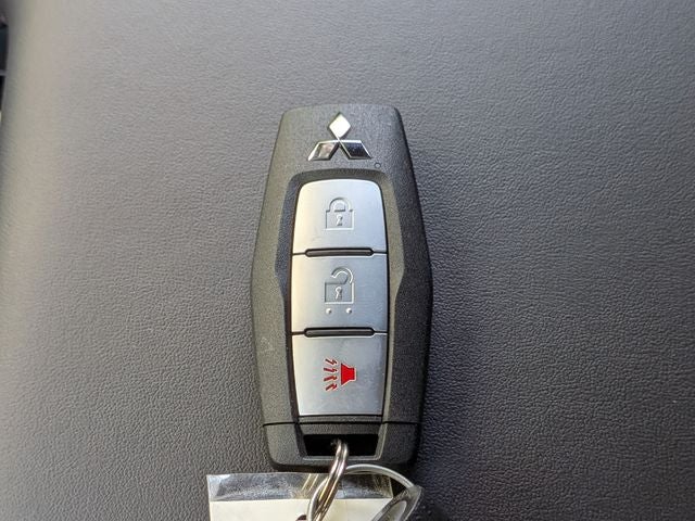 2026 Mitsubishi Outlander Base