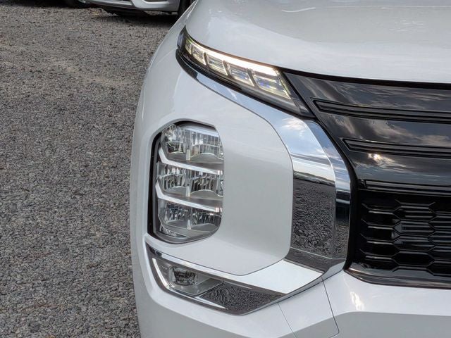 2026 Mitsubishi Outlander LE