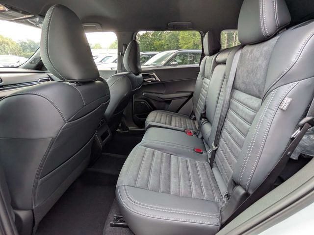 2026 Mitsubishi Outlander LE