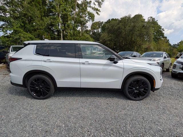 2026 Mitsubishi Outlander LE