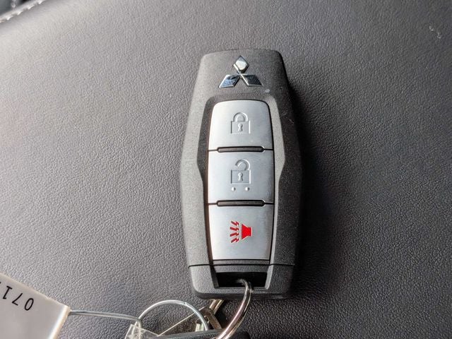 2026 Mitsubishi Outlander LE