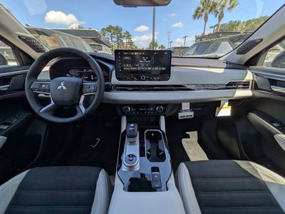 2026 Mitsubishi Outlander SE