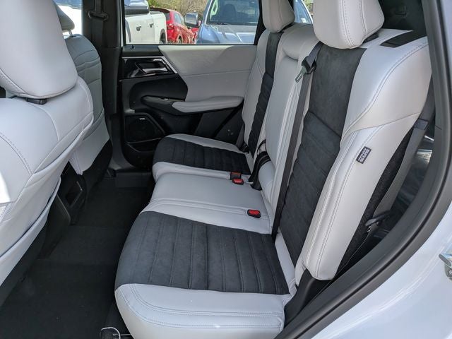 2026 Mitsubishi Outlander Base