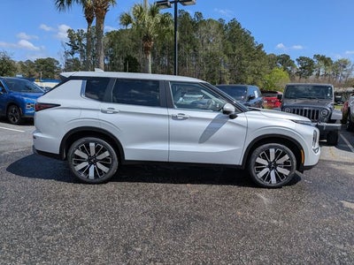 2026 Mitsubishi Outlander Base