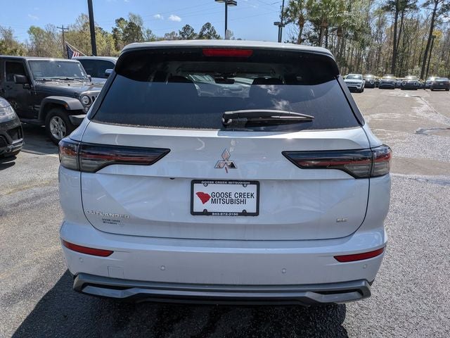 2026 Mitsubishi Outlander Base
