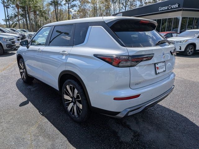 2026 Mitsubishi Outlander Base