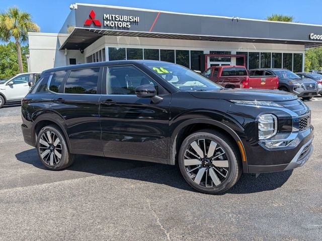 2026 Mitsubishi Outlander SE