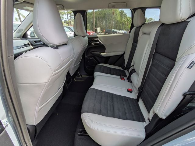 2026 Mitsubishi Outlander Base