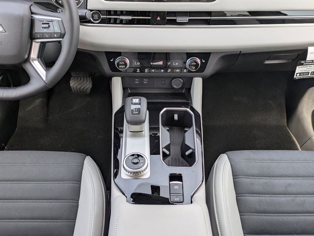 2026 Mitsubishi Outlander Base