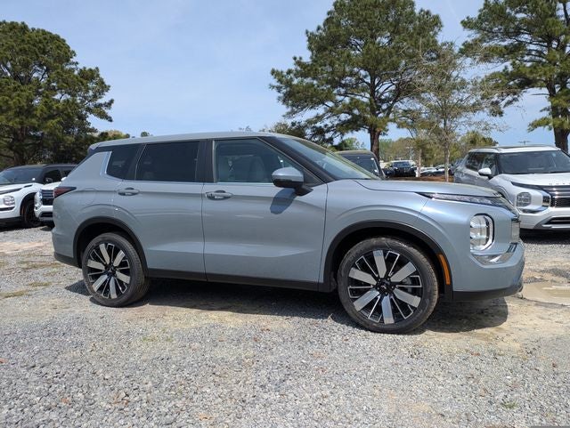 2026 Mitsubishi Outlander Base