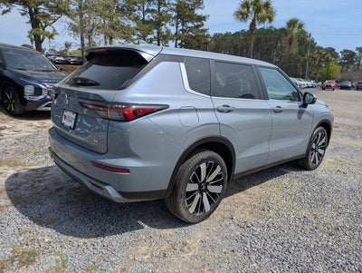 2026 Mitsubishi Outlander Base