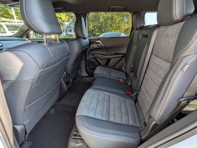 2026 Mitsubishi Outlander Base