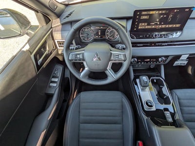 2026 Mitsubishi Outlander Base