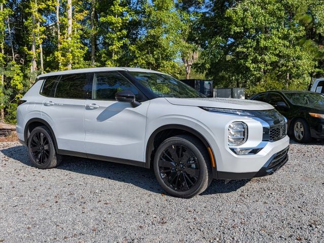 2026 Mitsubishi Outlander Base