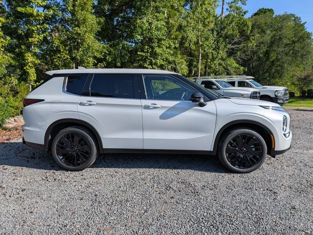 2026 Mitsubishi Outlander Base