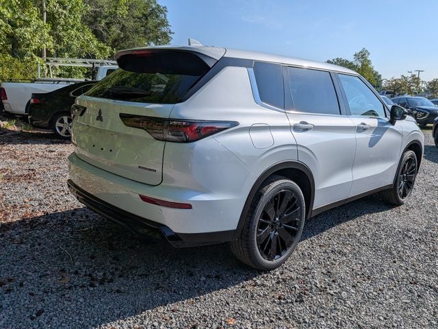 2026 Mitsubishi Outlander Base