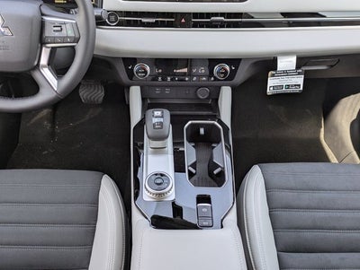 2026 Mitsubishi Outlander SE