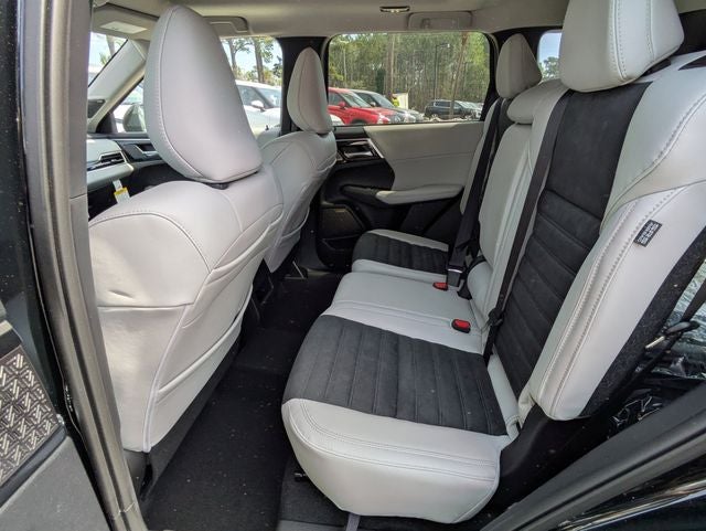 2026 Mitsubishi Outlander Base