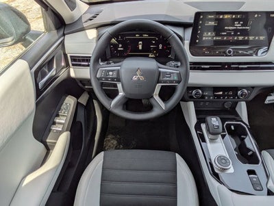 2026 Mitsubishi Outlander Base
