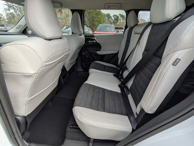 2026 Mitsubishi Outlander Base