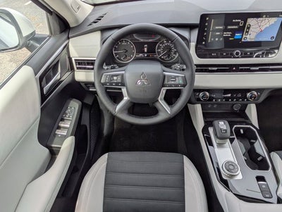 2026 Mitsubishi Outlander Base