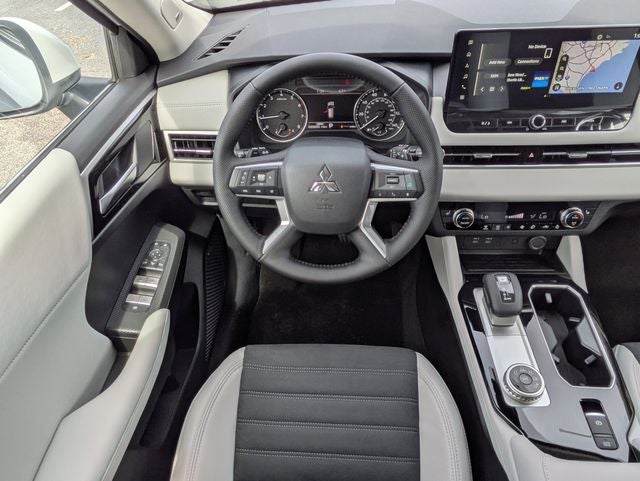 2026 Mitsubishi Outlander Base