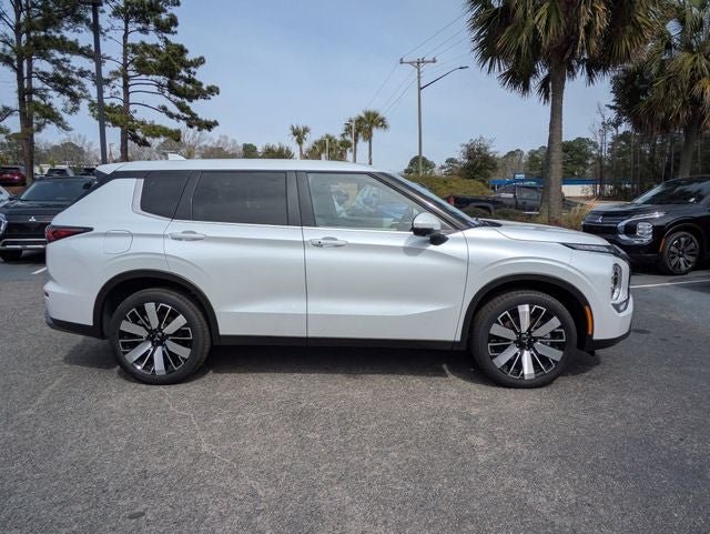 2026 Mitsubishi Outlander Base