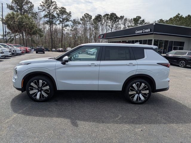 2026 Mitsubishi Outlander Base