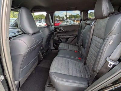 2026 Mitsubishi Outlander Base