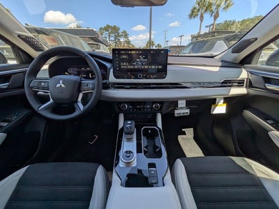 2026 Mitsubishi Outlander SE