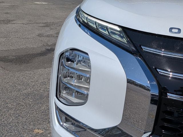 2026 Mitsubishi Outlander Base