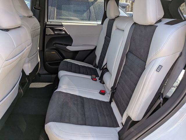 2026 Mitsubishi Outlander Base