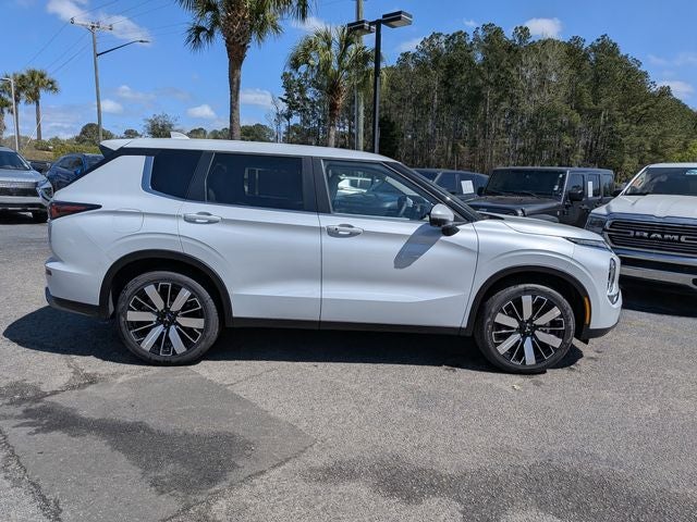 2026 Mitsubishi Outlander Base