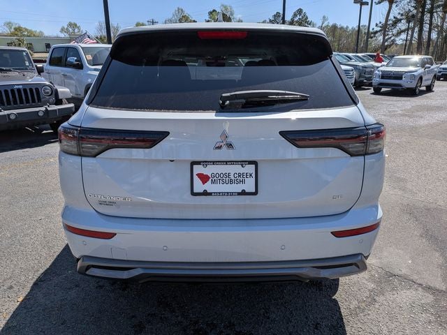 2026 Mitsubishi Outlander Base