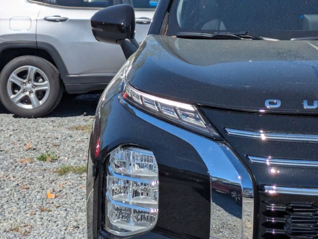 2026 Mitsubishi Outlander Base