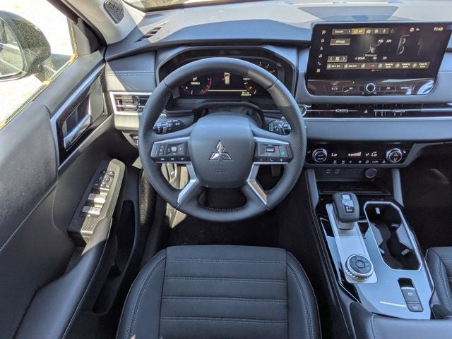 2026 Mitsubishi Outlander Base