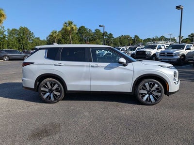 2026 Mitsubishi Outlander SE
