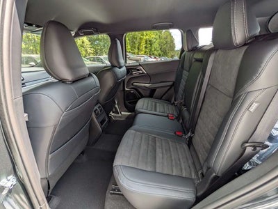 2026 Mitsubishi Outlander Base