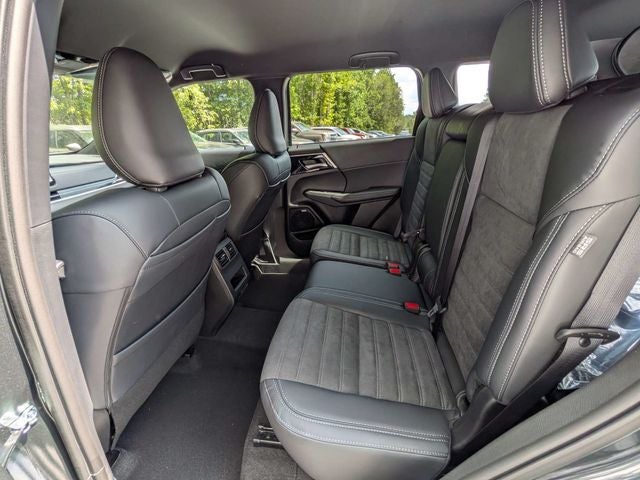 2026 Mitsubishi Outlander Base