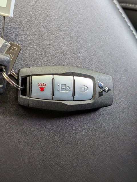 2026 Mitsubishi Outlander Base